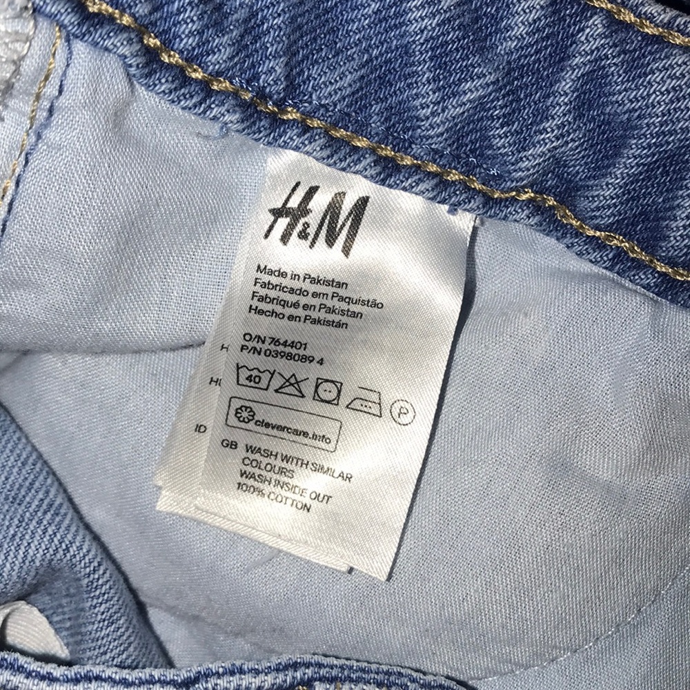 ❤️H&M SHORTS❤️ - Picture 3 of 4